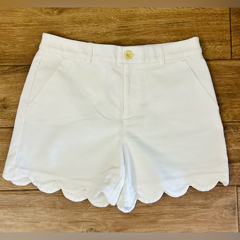 Lilly Pulitzer White Scalloped Shorts NWOT